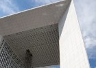 La Défense  Památník z oceli a kamene vysoký 110 metrů ve tvaru prázdné kostky. : Grande Arche, La Defense, Paříž 2021, architektura